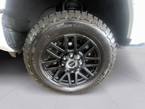 Used 2022 Ford F250 Lariat w/ Black Appearance Package image 9