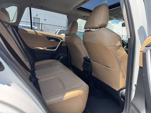 Used 2019 Toyota RAV4 XLE Premium FWD image 14