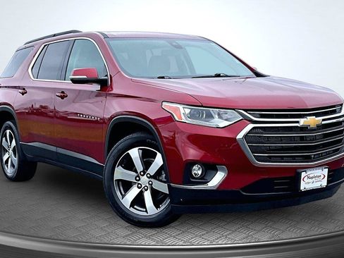 Used 2021 Chevrolet Traverse LT w/ LT Premium Package AWD/4WD image 13