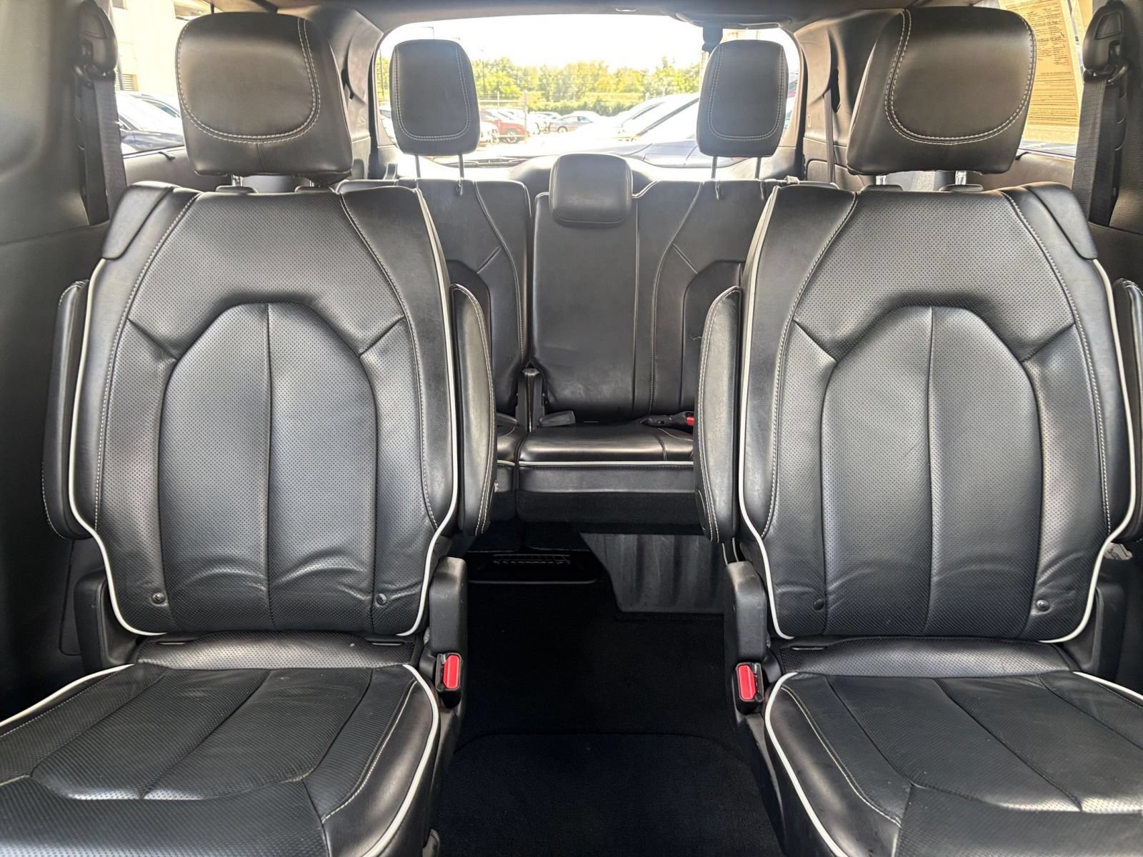 Used 2025 Chrysler Pacifica Limited FWD image 42