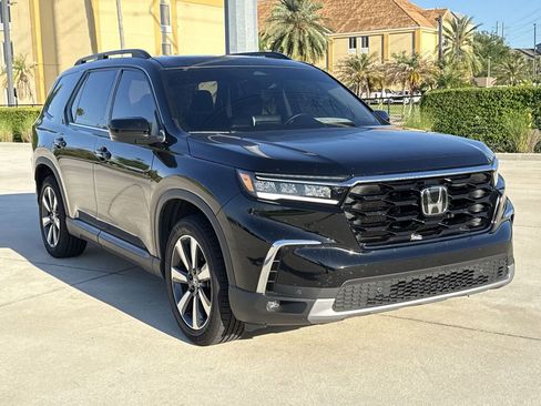 Used 2024 Honda Pilot Touring image 12