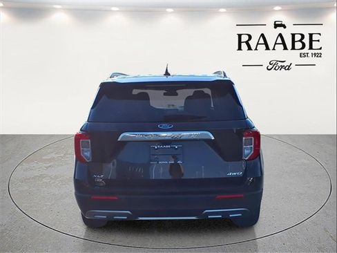 Used 2022 Ford Explorer XLT w/ Equipment Group 202A image 6