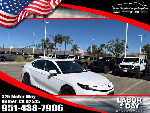 Used 2025 Toyota Camry SE FWD image 1