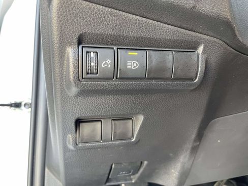 Used 2025 Toyota Corolla Cross LE FWD image 28