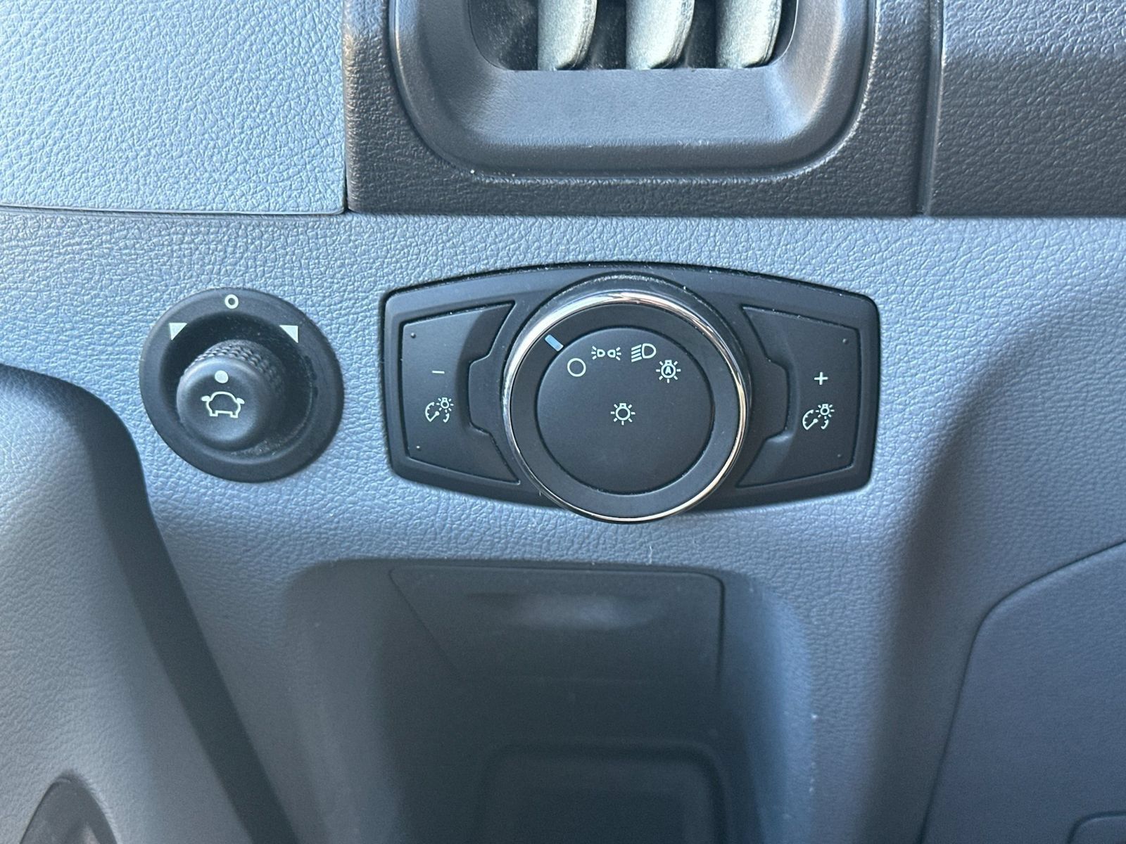 Used 2018 Ford Transit 350 XLT RWD image 29