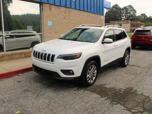 Used 2021 Jeep Cherokee Latitude Plus w/ Sun & Sound Group AWD/4WD image 3