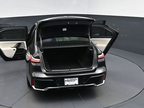 Used 2023 BMW 740i image 49