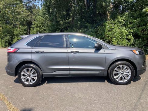 Used 2024 Ford Edge Titanium image 2