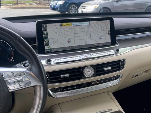 Used 2019 Kia K900 Luxury w/ VIP Package image 8