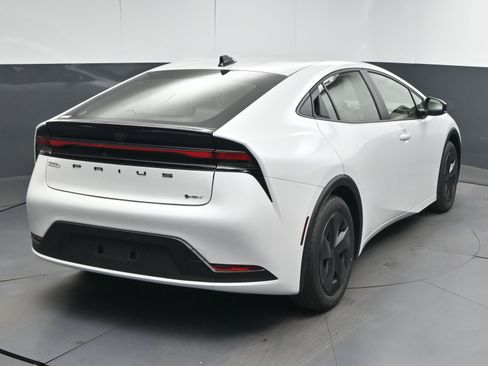 New 2026 Toyota Prius LE image 8