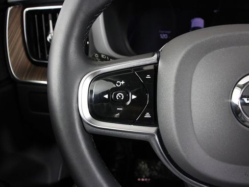 Certified 2023 Volvo XC60 T8 Plus AWD/4WD image 10