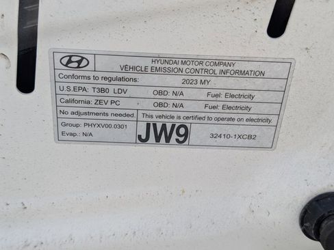 Used 2023 Genesis GV60 Advanced AWD/4WD image 23