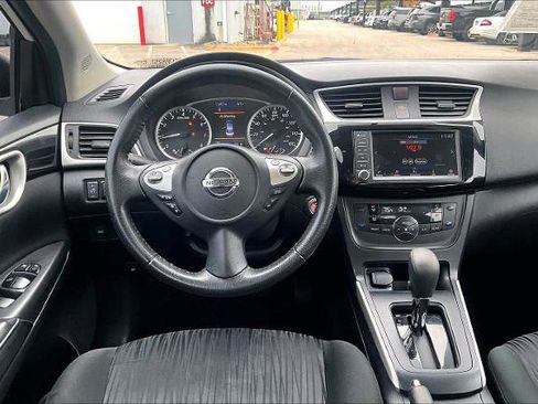 Certified 2019 Nissan Sentra SV image 5
