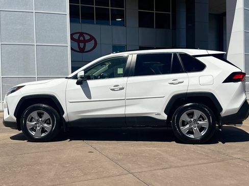 Used 2025 Toyota RAV4 XLE AWD/4WD image 7