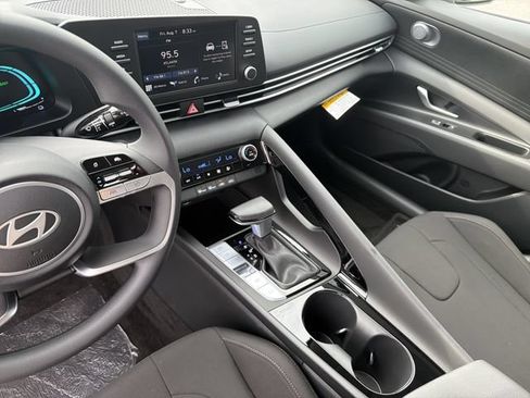 New 2026 Hyundai Elantra Hybrid FWD image 28