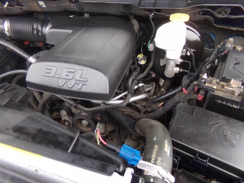 Used 2018 RAM 1500 Express image 26