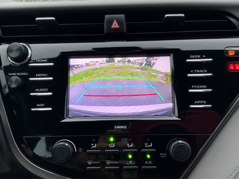 Used 2020 Toyota Camry LE FWD image 31