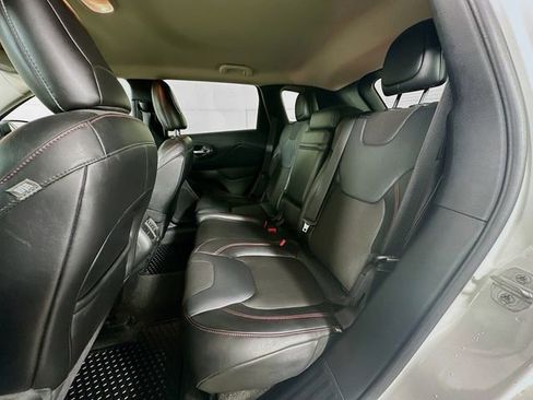 Used 2015 Jeep Cherokee Trailhawk w/ Comfort/Convenience Group AWD/4WD image 25