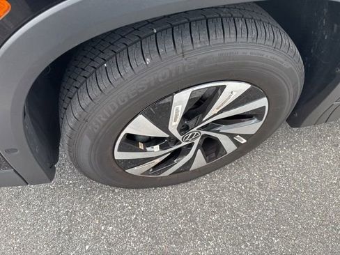 Certified 2025 Volkswagen Tiguan S FWD image 4