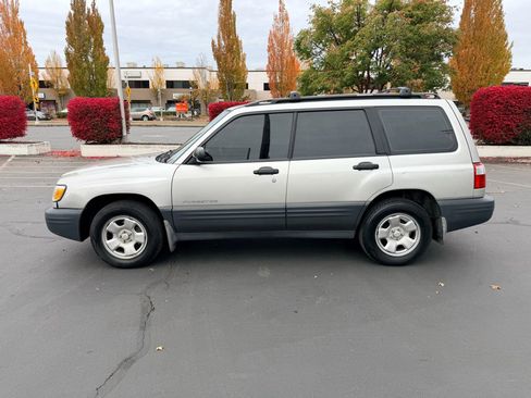 Used 2001 Subaru Forester L image 2