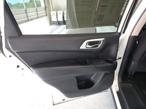 Used 2019 Nissan Pathfinder S FWD image 25