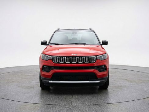 Used 2025 Jeep Compass Limited AWD/4WD image 2