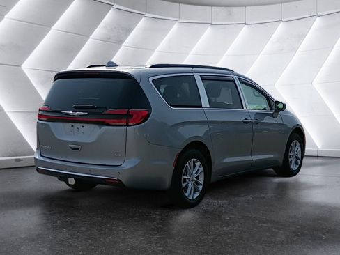 Used 2021 Chrysler Pacifica Touring AWD/4WD image 6