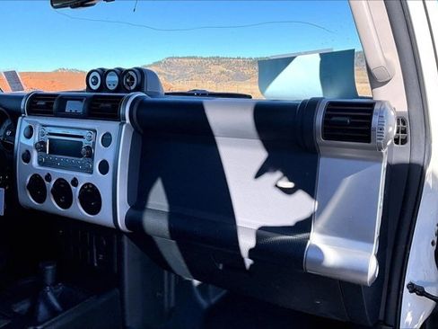 Used 2014 Toyota FJ Cruiser 4WD image 26