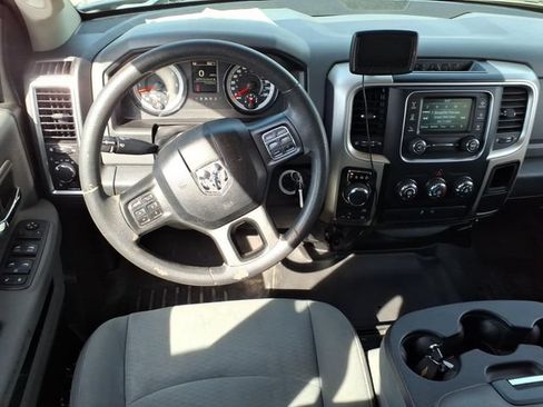 Used 2018 RAM 1500 Classic SLT AWD/4WD image 10