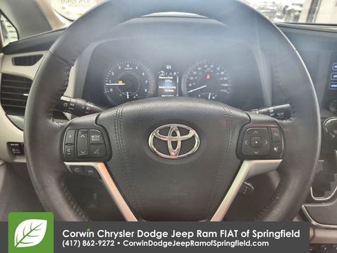 Used 2016 Toyota Sienna L image 21