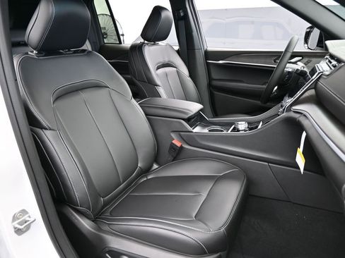 Used 2025 Jeep Grand Cherokee Limited image 39