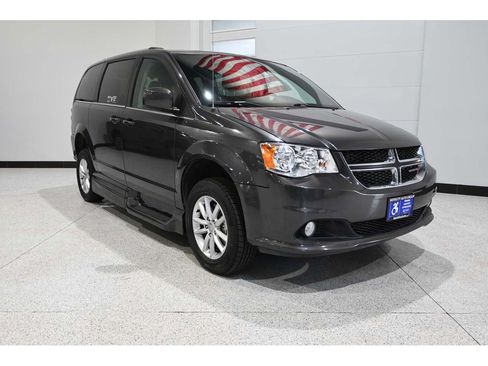 Used 2019 Dodge Grand Caravan SXT FWD image 3