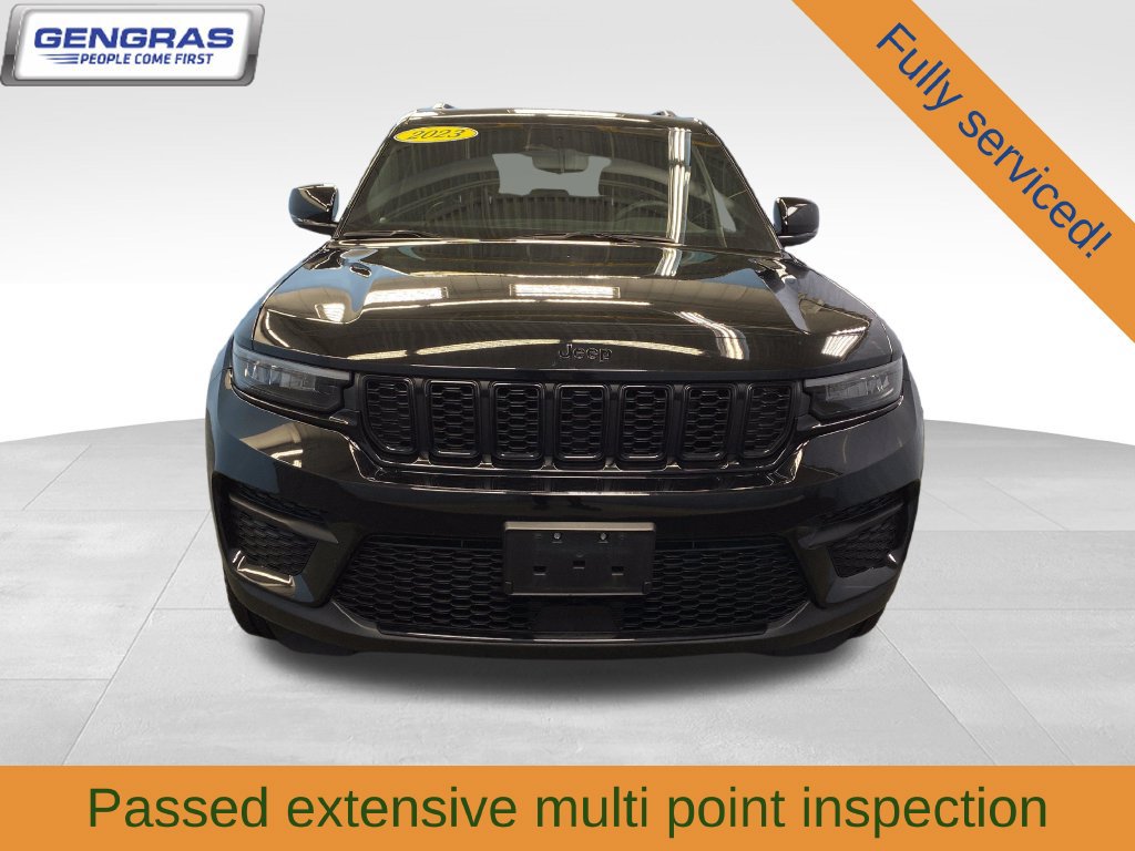 Used 2023 Jeep Grand Cherokee Altitude AWD/4WD image 3