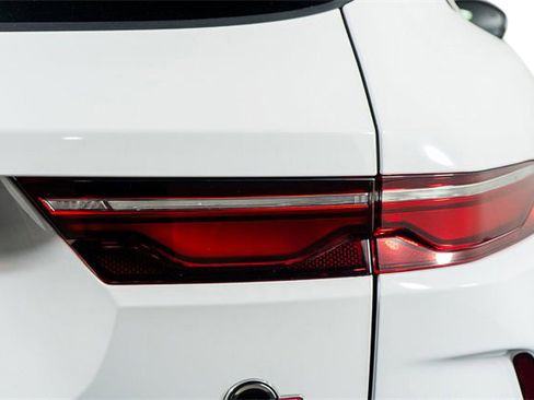 Used 2022 Jaguar F-PACE SVR image 13