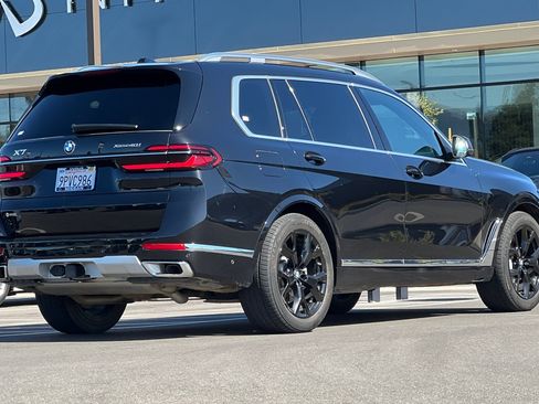 Used 2025 BMW X7 xDrive40i w/ Climate Comfort Package image 4