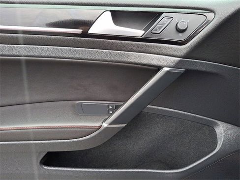 Used 2016 Volkswagen GTI SE image 12