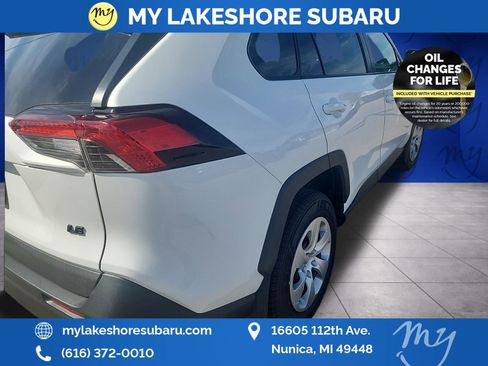 Used 2019 Toyota RAV4 LE w/ Carpet Mat Package image 6