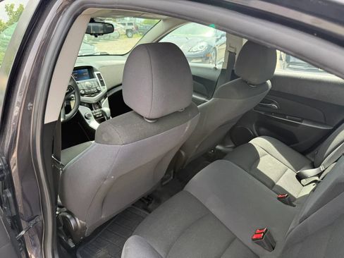 Used 2016 Chevrolet Cruze LT w/ Technology Package FWD image 14