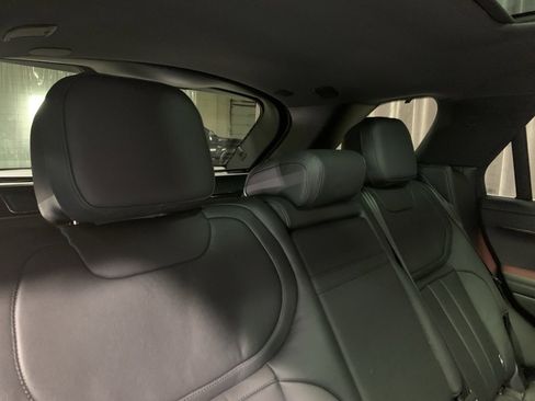 Used 2025 Land Rover Range Rover Sport image 17