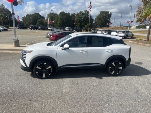 New 2025 Nissan Kicks SR image 6