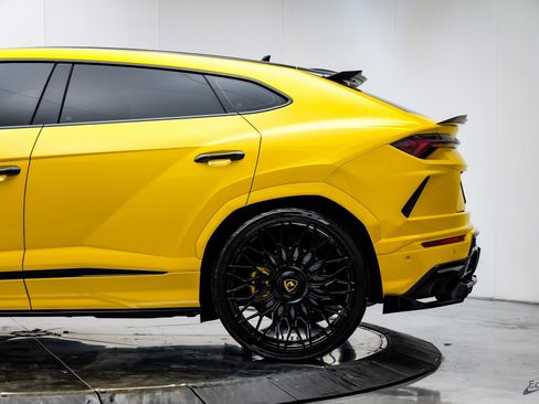 Used 2021 Lamborghini Urus image 11