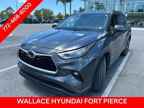 Used 2020 Toyota Highlander XLE FWD image 1