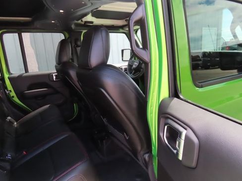 Used 2025 Jeep Gladiator Rubicon AWD/4WD image 30