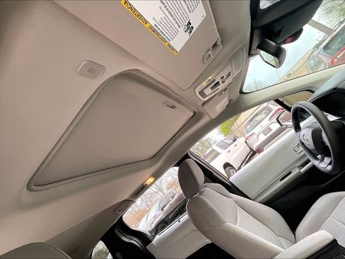 Used 2025 Toyota Sienna LE w/ LE Plus Package image 13