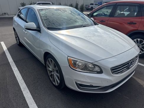 Used 2017 Volvo S60 T5 Inscription image 2