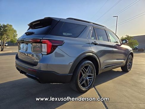 Used 2025 Ford Explorer ST-Line w/ ST-Line Street Pack AWD/4WD image 6