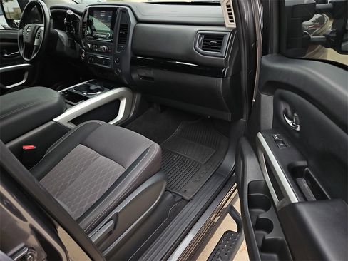 Certified 2024 Nissan Titan SV w/ SV Convenience Package image 8