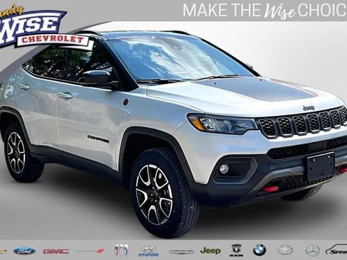 Used 2025 Jeep Compass Trailhawk AWD/4WD image 1