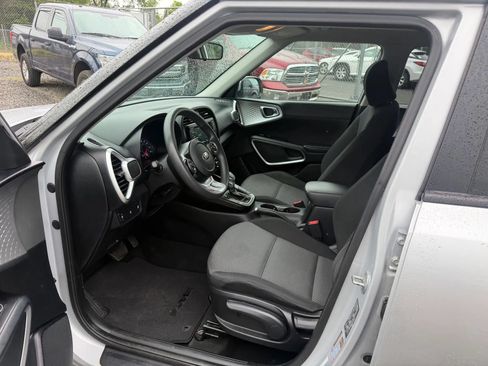 Used 2021 Kia Soul LX FWD image 10