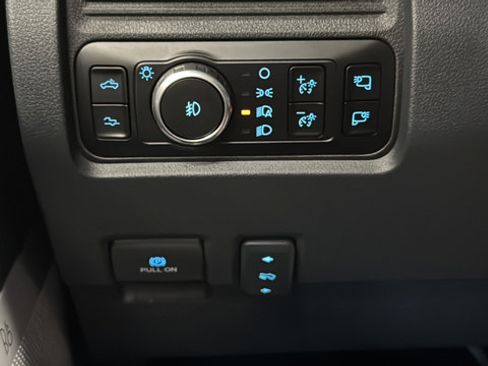 Used 2025 Ford F250 Platinum AWD/4WD image 33